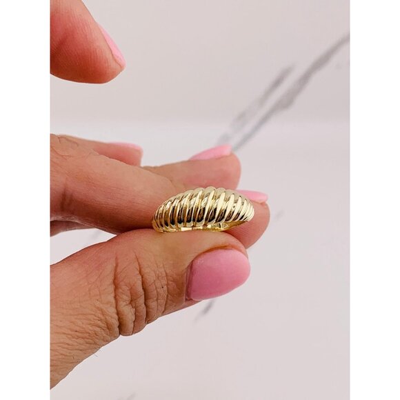 10k gold ring dome size 8 - Picture 3 of 6